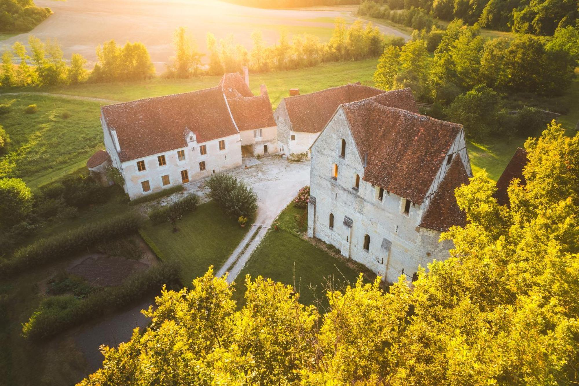 Chateau-Monastere De La Corroirie มงเทรซอร์ ภายนอก รูปภาพ