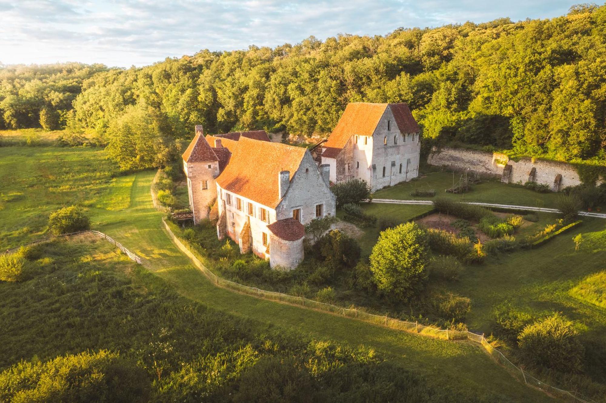 Chateau-Monastere De La Corroirie มงเทรซอร์ ภายนอก รูปภาพ