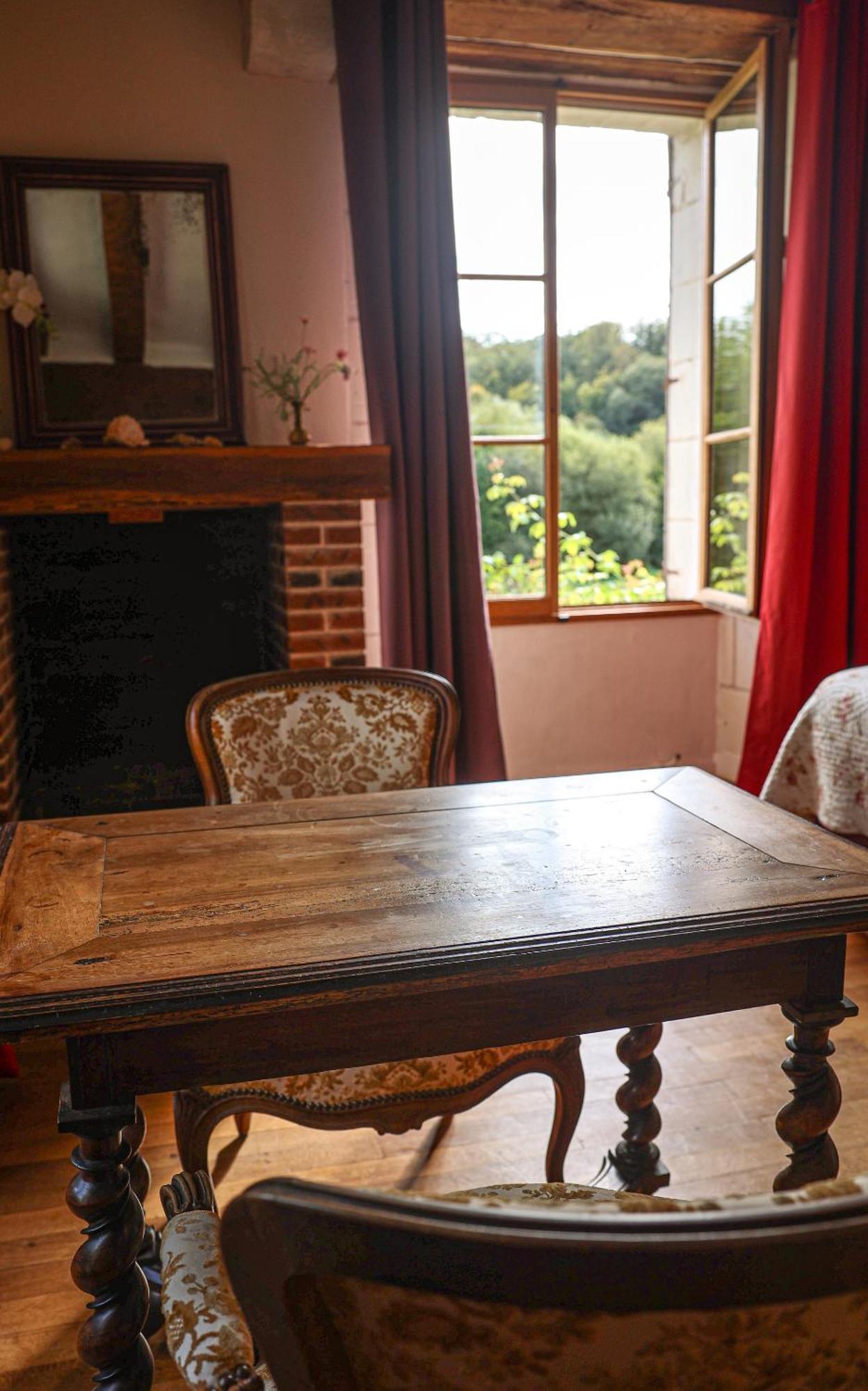 Chateau-Monastere De La Corroirie มงเทรซอร์ ภายนอก รูปภาพ