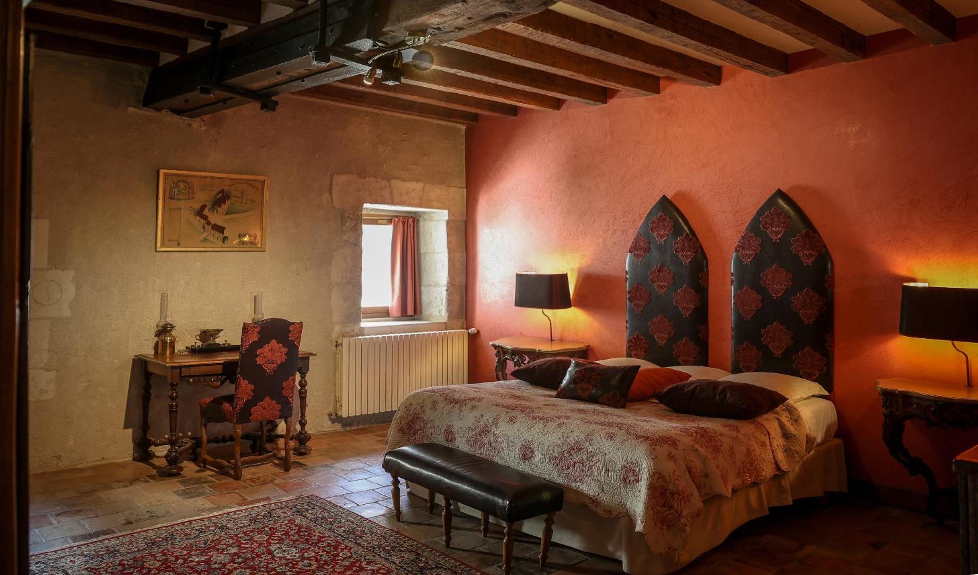Chateau-Monastere De La Corroirie มงเทรซอร์ ภายนอก รูปภาพ