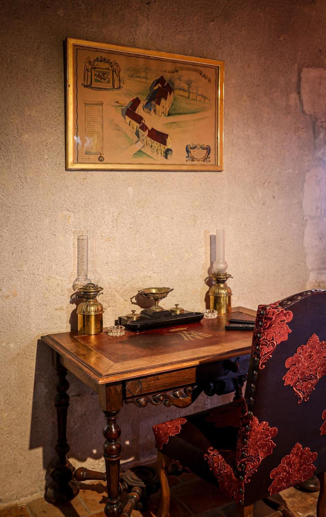 Chateau-Monastere De La Corroirie มงเทรซอร์ ภายนอก รูปภาพ