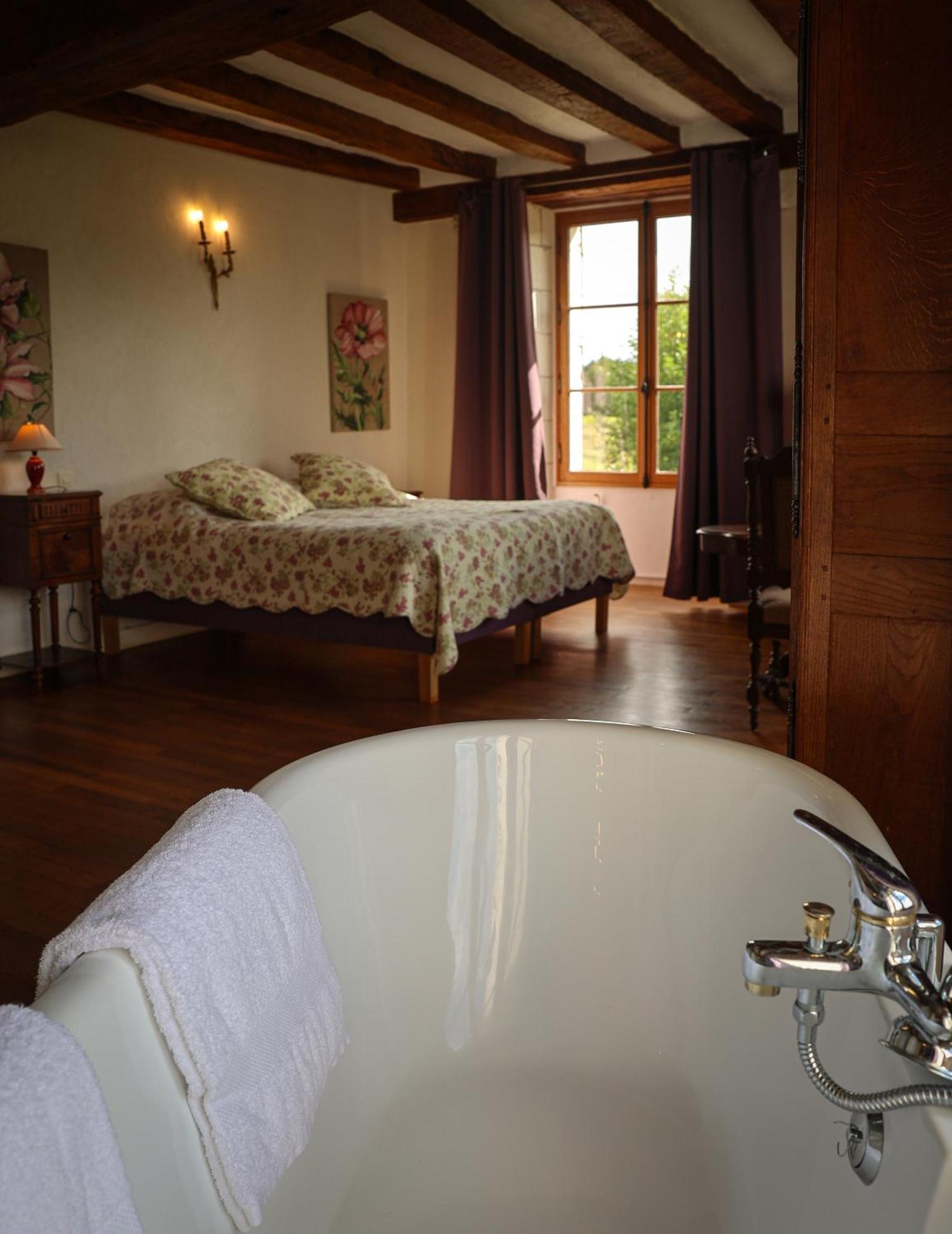 Chateau-Monastere De La Corroirie มงเทรซอร์ ภายนอก รูปภาพ