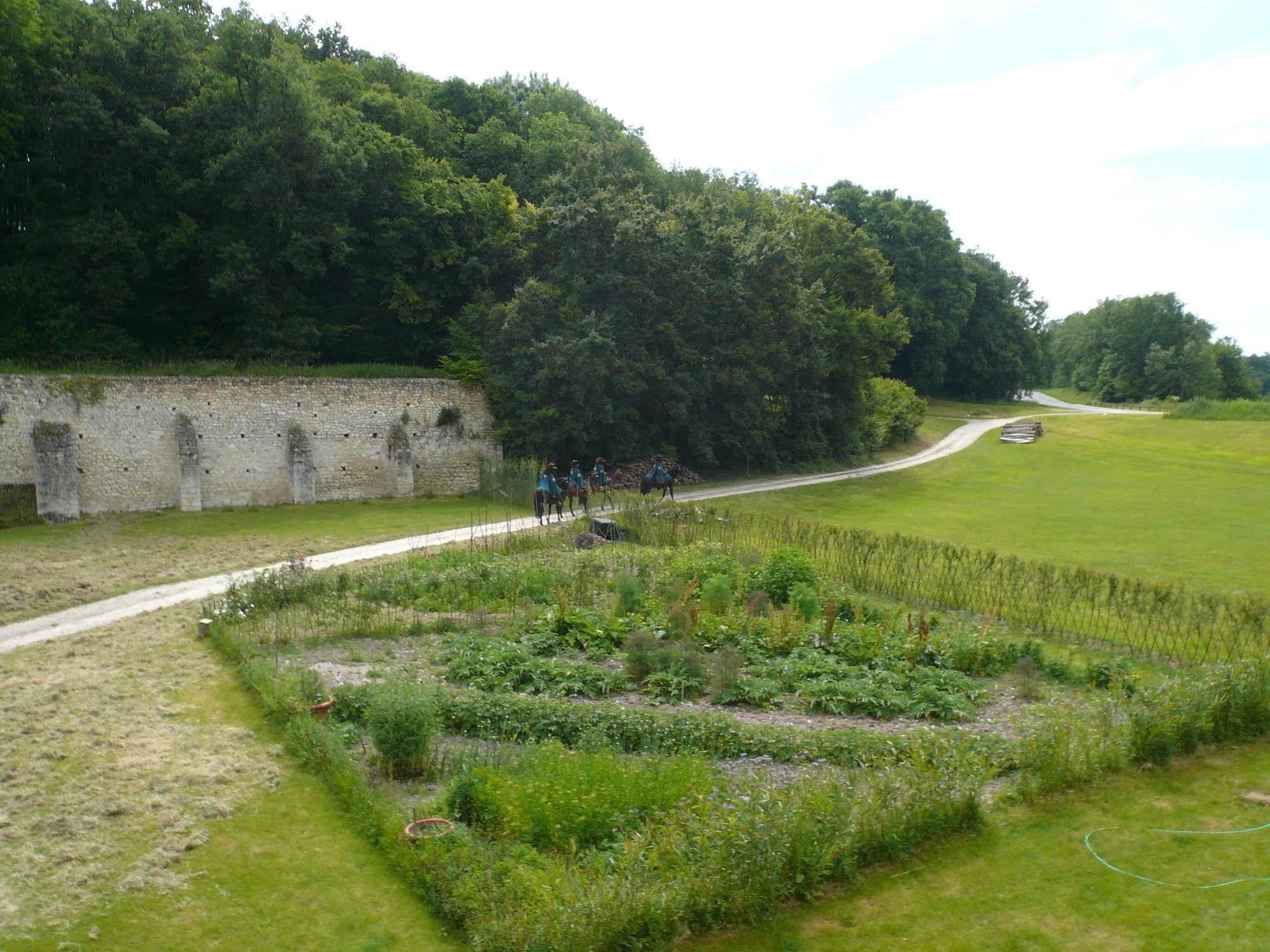 Chateau-Monastere De La Corroirie มงเทรซอร์ ภายนอก รูปภาพ