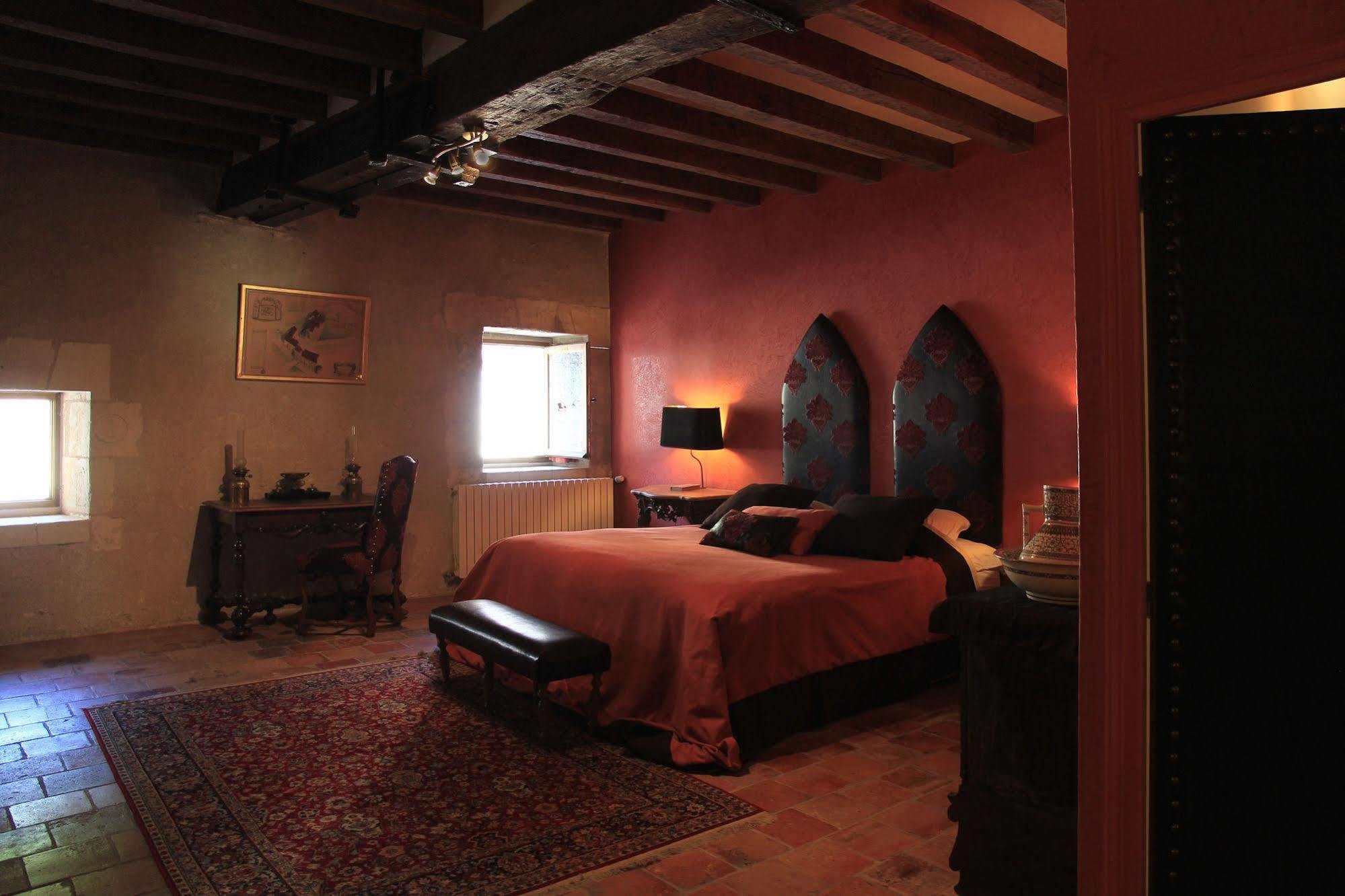 Chateau-Monastere De La Corroirie มงเทรซอร์ ภายนอก รูปภาพ
