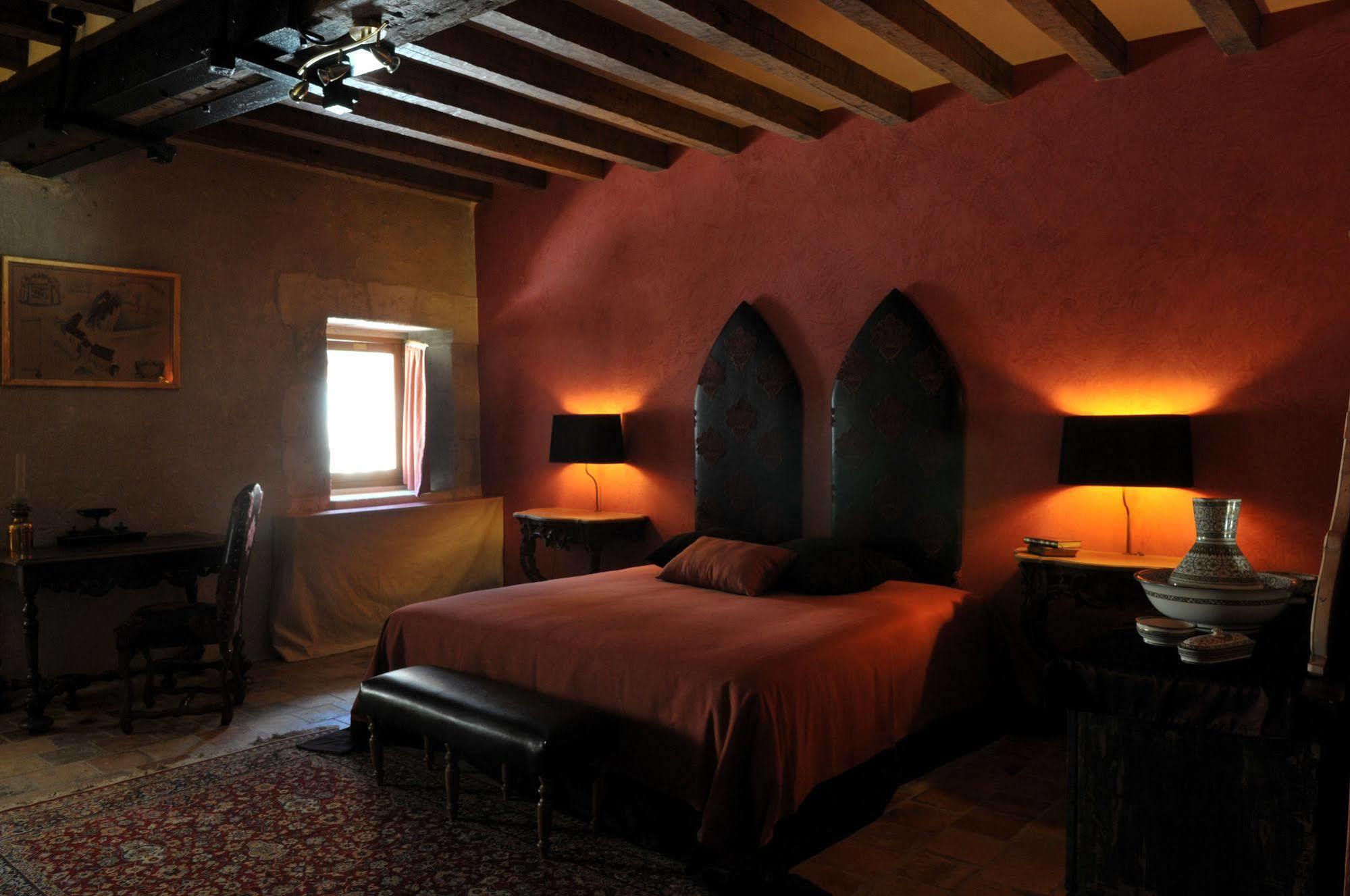 Chateau-Monastere De La Corroirie มงเทรซอร์ ภายนอก รูปภาพ